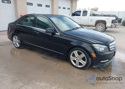 2011 Mercedes-Benz C 300 Luxury/Sport из США, поврежденный, VIN WDDGF5EB1BA508288